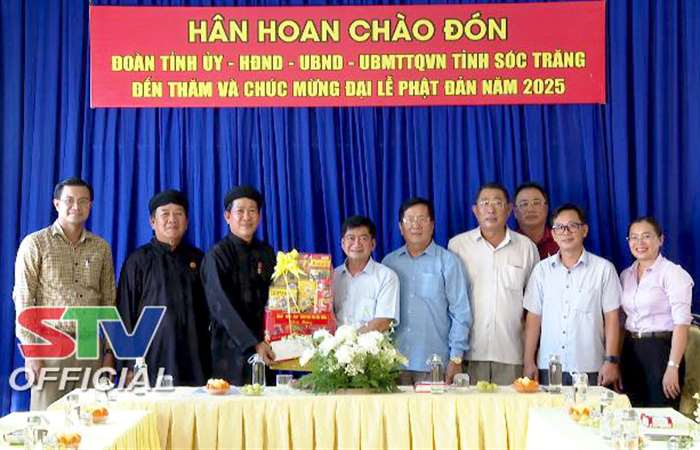 Trưởng Ban Tuyên giáo và Dân vận Tỉnh ủy Sóc Trăng chúc mừng Đại lễ Phật đản tại Ban Trị sự Tịnh độ Cư sĩ Phật hội Việt Nam tỉnh 